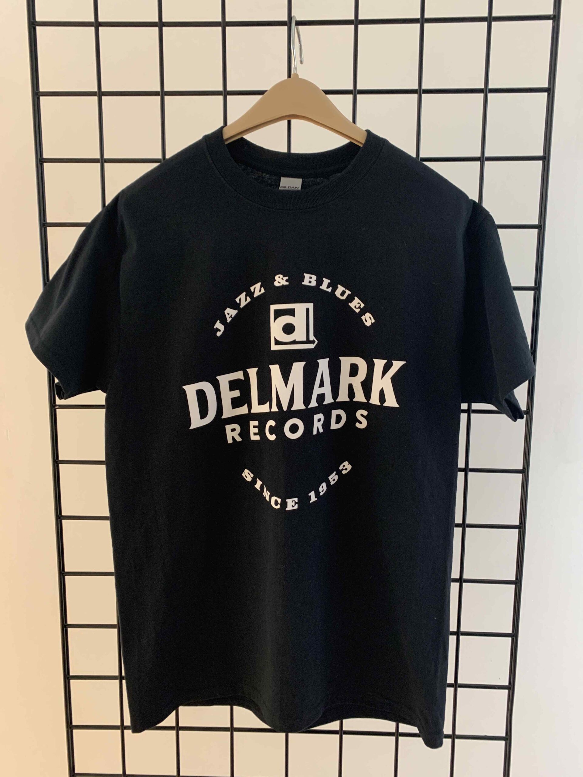 Delmark Classic Logo T-Shirt – MEN'S & WOMEN'S – DELMARK RECORDS